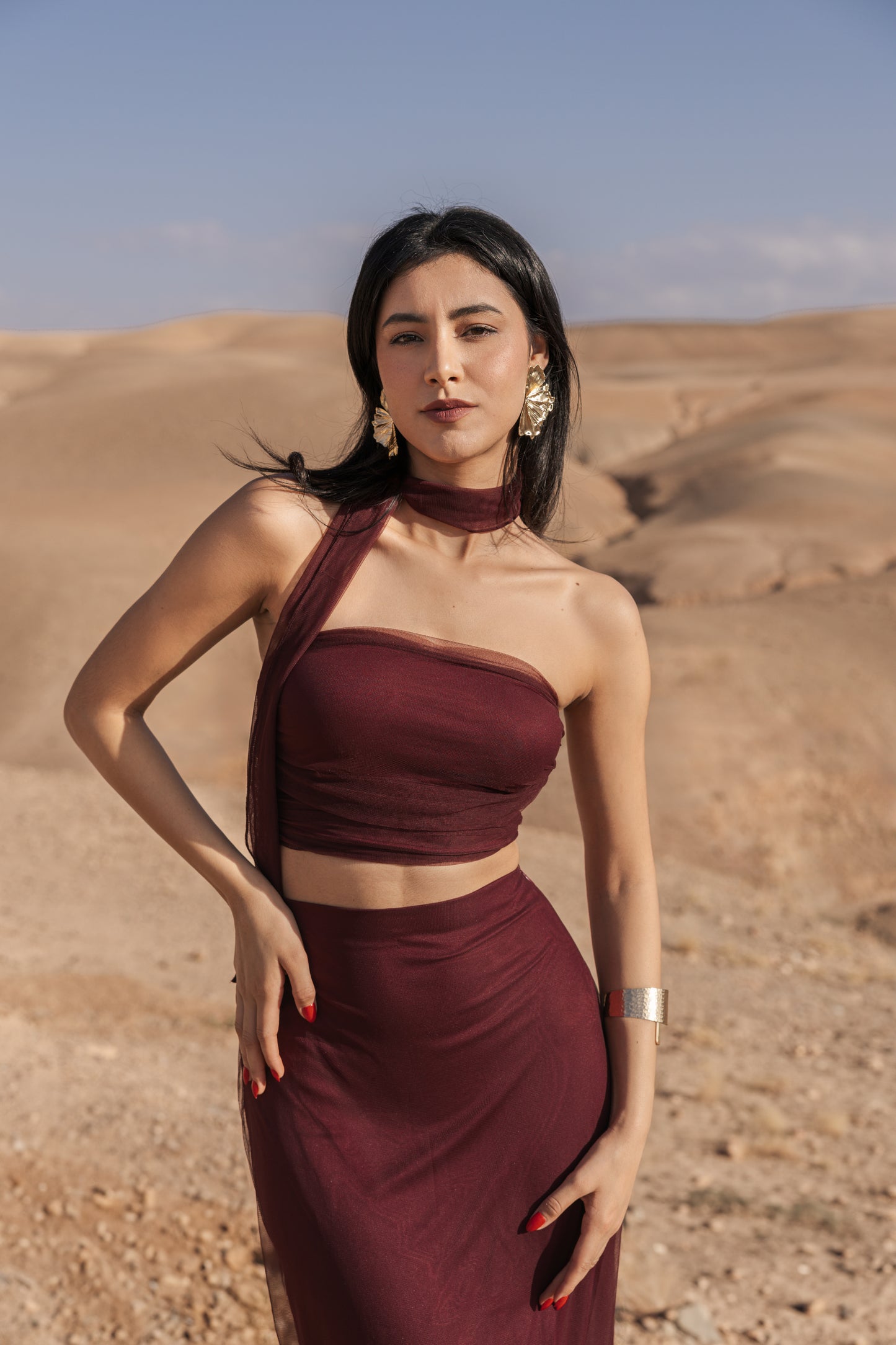 Ensemble bordeaux assorti avec foulard